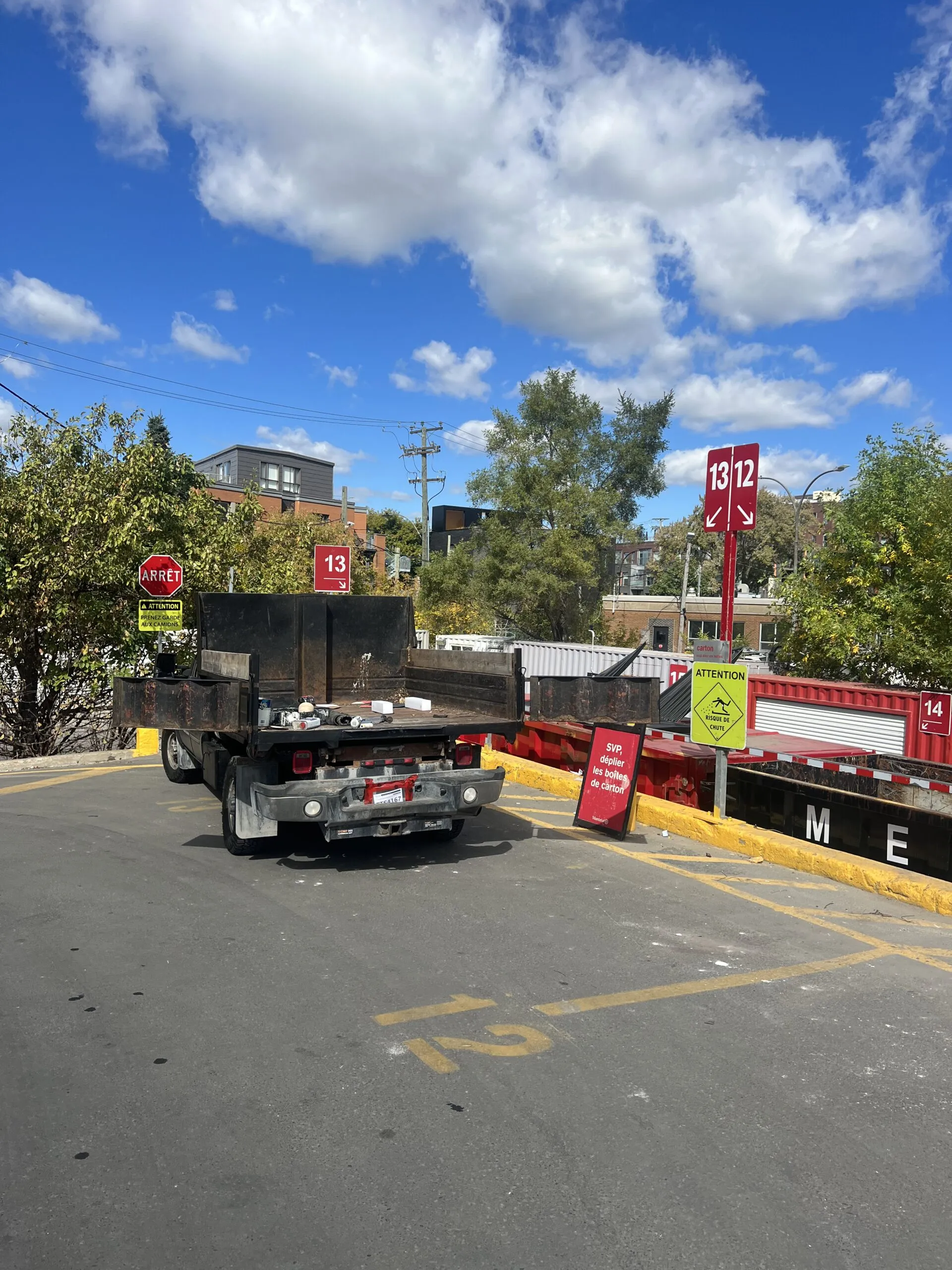 Machine pickup Montreal for heavy equipment and machinery