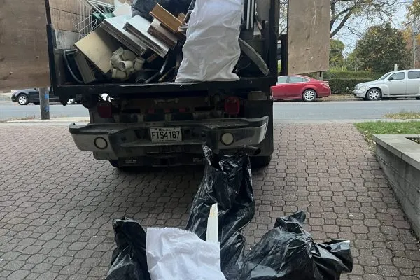 service de ramassage de debris montreal